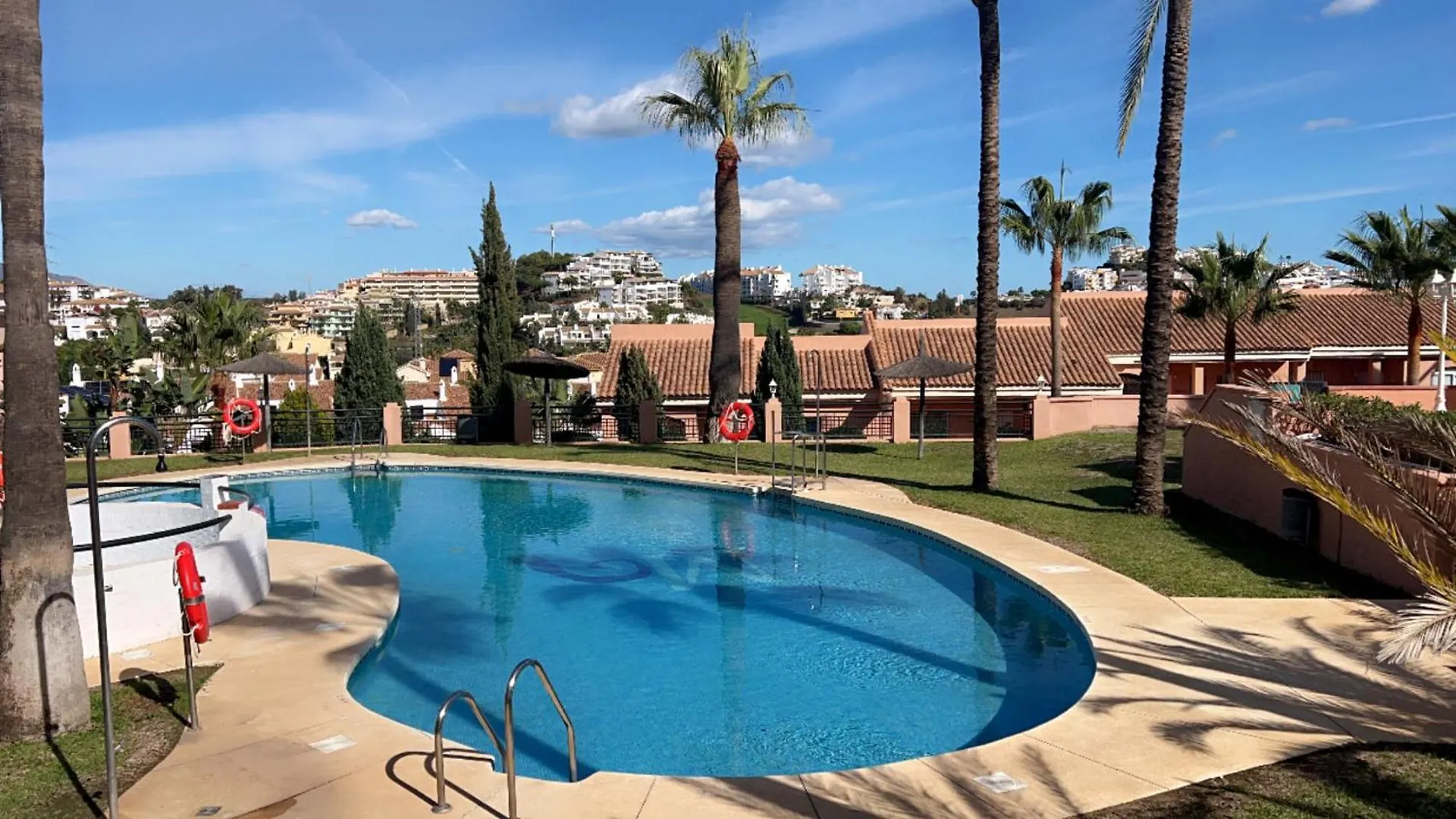Apartment Riviera Retreat With Rooftop And Sea Views Mijas