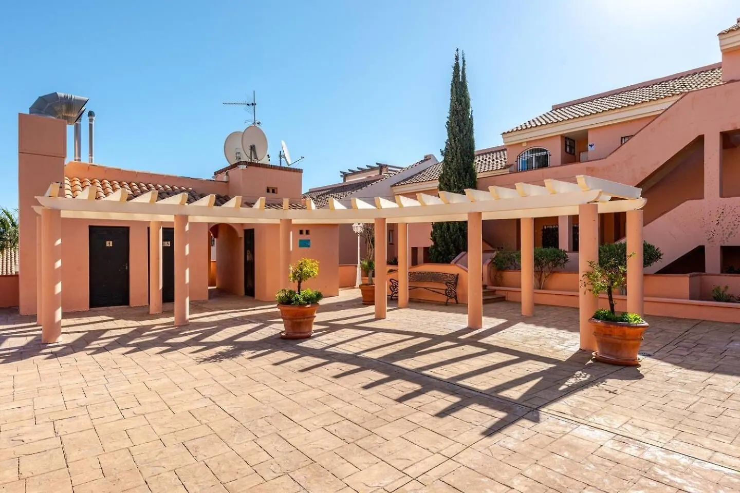 Riviera Retreat With Private Rooftop And Sea Views Михас Испания