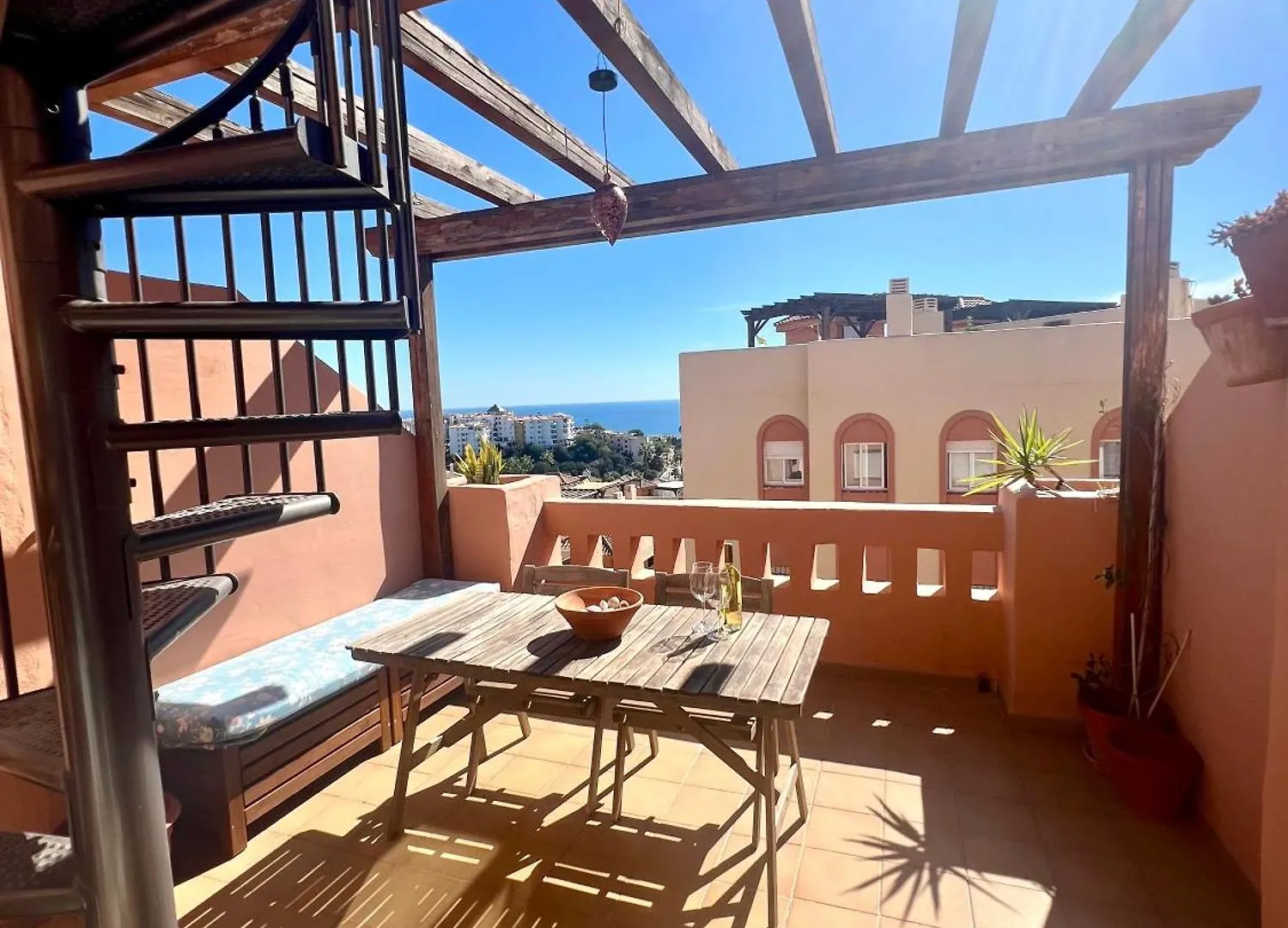 מיחאס Riviera Retreat With Private Rooftop And Sea Views דירה