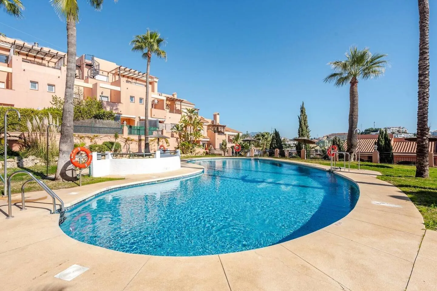 מיחאס Riviera Retreat With Private Rooftop And Sea Views 0*,